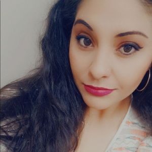 Meet your Posher, Daisey